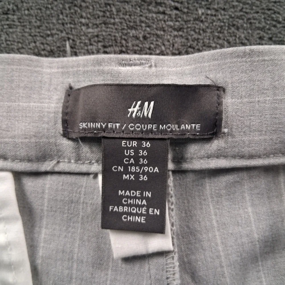 NWT H&M Skinny Fit Dress Pants Mens 36 Grey Pinstripe Cuffed Trousers